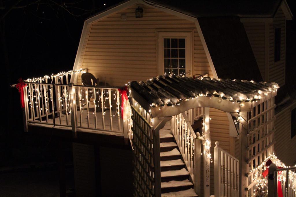Вилла Trickling Waters Retreat Marquette Номер фото