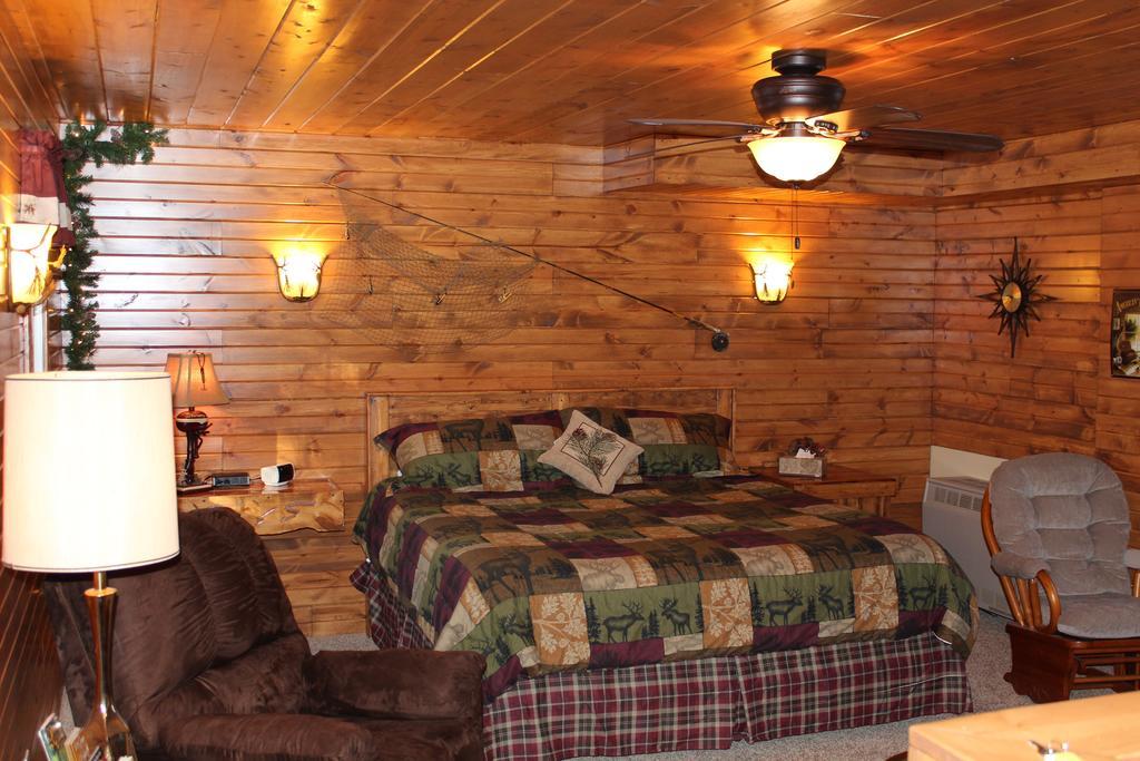 Вилла Trickling Waters Retreat Marquette Номер фото