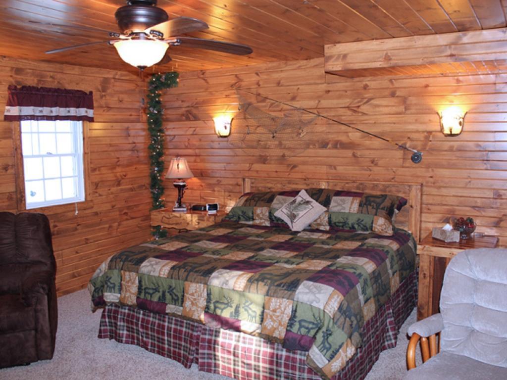 Вилла Trickling Waters Retreat Marquette Номер фото